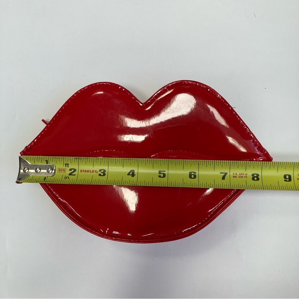 Moschino red lips shaped pouch - Picture 7 of 10